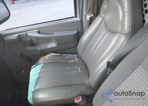 2005 Chevrolet Express z USA, uszkodzony, nr VIN 1GCGG25V751102729